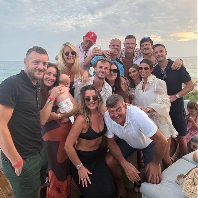 莱斯特城老友记！瓦尔迪与马奎尔、麦迪逊等人前往葡萄牙度假